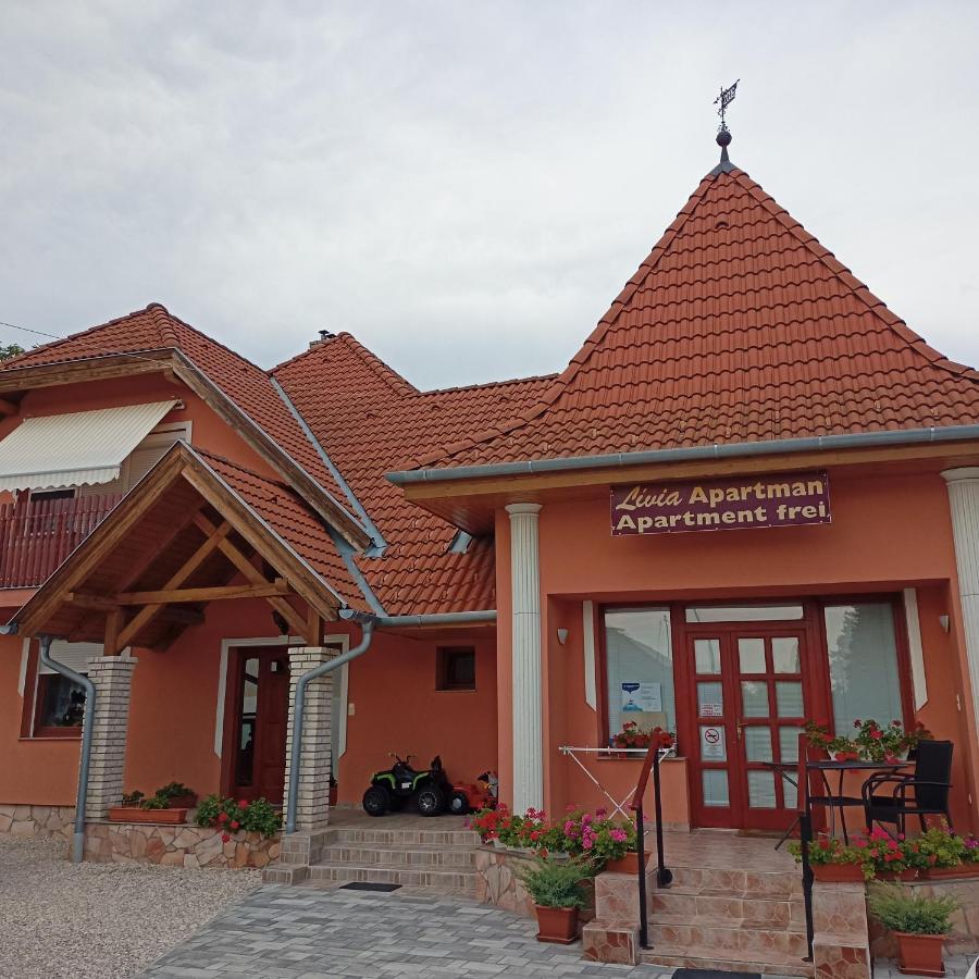 Livia Apartman Bük Esterno foto