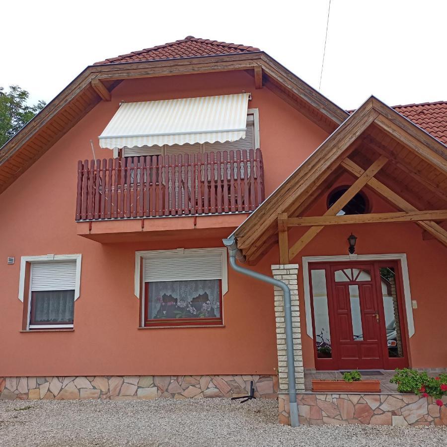 Livia Apartman Bük Esterno foto