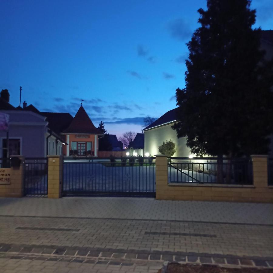 Livia Apartman Bük Esterno foto