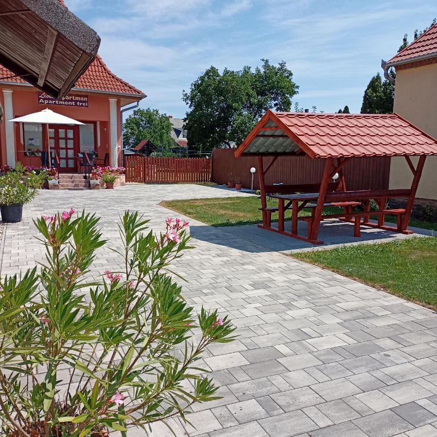 Livia Apartman Bük Esterno foto