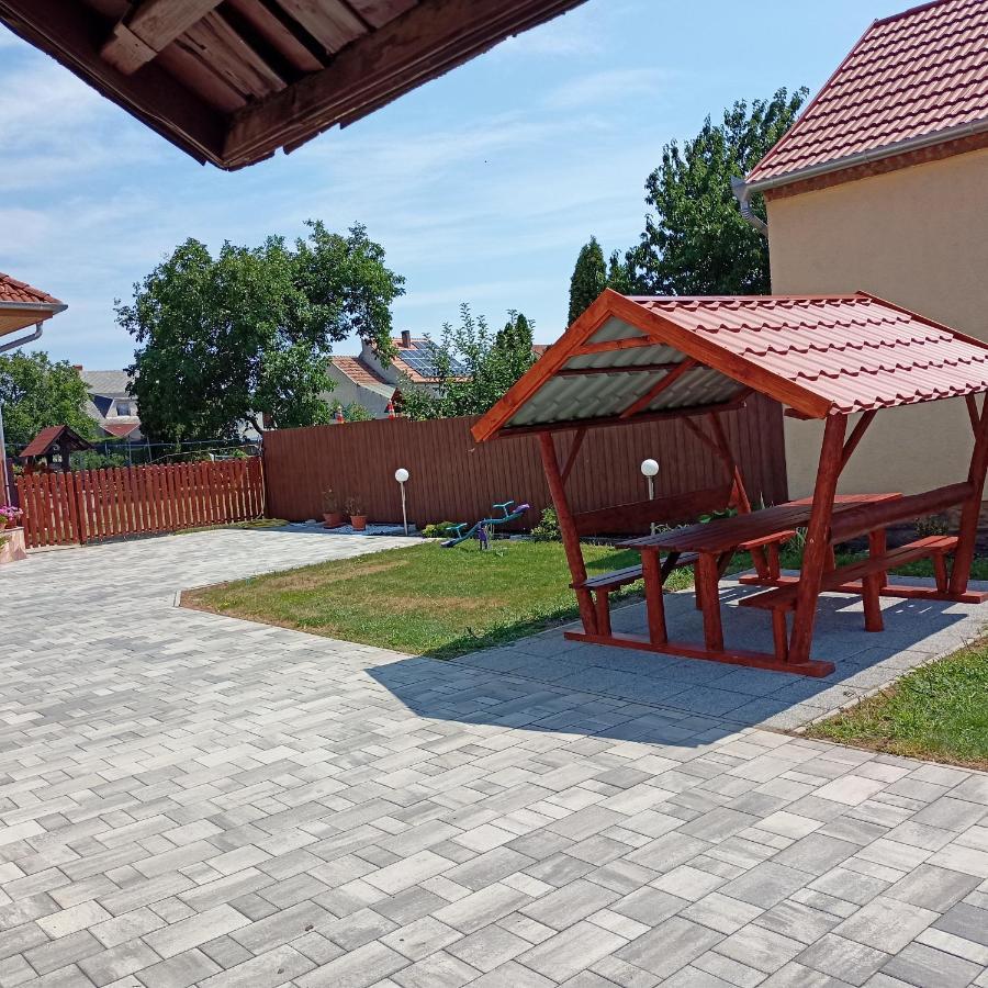 Livia Apartman Bük Esterno foto