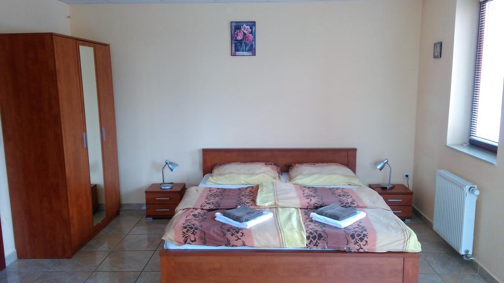 Livia Apartman Bük Esterno foto